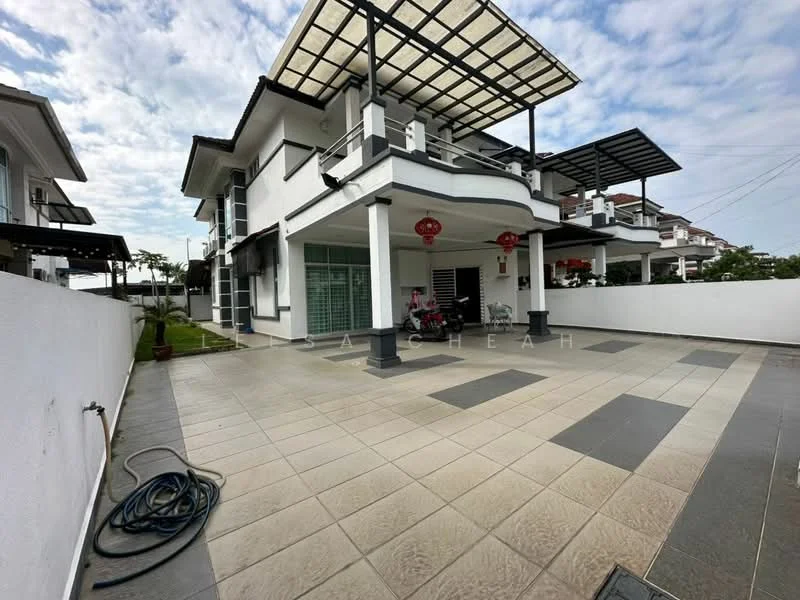 Exterior type: detached bungalow; features: white painted facade, flat roof with overhang, large windows, paved driveway, manicured lawn, outdoor seating area, decorative lanterns, covered car porch, surrounded by greenery; style: modern.