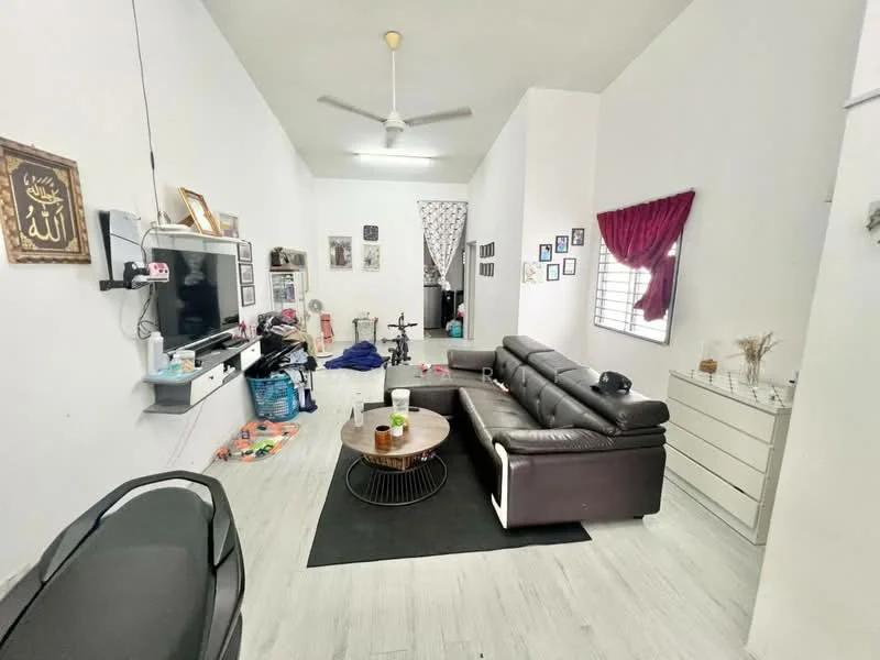 Living features: 3-seater leather sofa in dark brown, coffee table, wall-mounted TV, TV console, area rug, ceiling fan, white painted walls, light-colored laminate flooring, decorative wall art, window with sheer curtains, framed photographs on walls, black accent chair; style: modern.