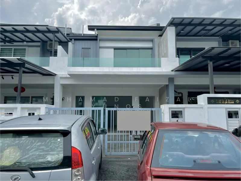Exterior type: linked terrace house; features: white painted facade, glass balcony railing, flat roof, two-storey, manicured lawn, gated entry, parking space, modern design; style: modern.