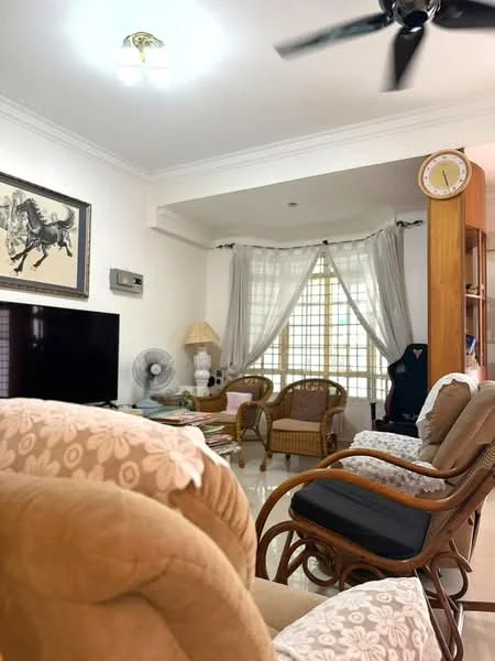 Living features: cream painted walls, polished tile flooring, 5-blade ceiling fan, wall-mounted TV, wooden TV console, two rattan armchairs, one upholstered armchair, decorative wall clock, large window with sheer curtains, framed artwork on wall, floor lamp, stack of magazines on coffee table; style: traditional.