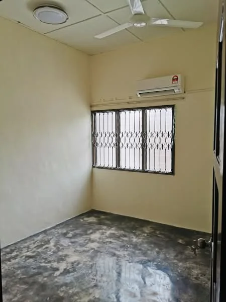 Room features: cream painted walls, polished concrete flooring, 1 wall-mounted split AC, ceiling fan, window with security bars, single door, light fixture; style: minimalist.