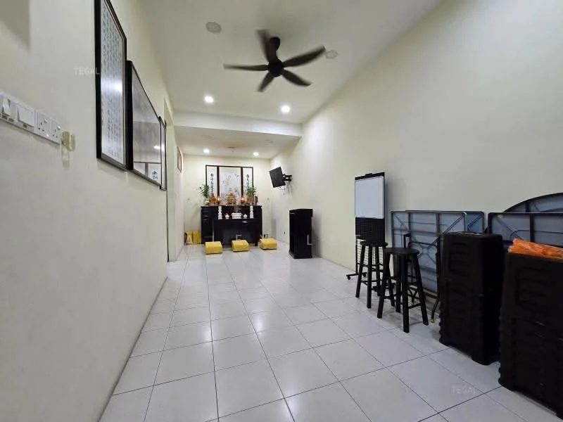 Room features: white painted walls, tile flooring, 5-blade ceiling fan, recessed downlights, wall-mounted TV, black cabinet, folding chairs, stools, decorative plants, off-white ceiling, blackboard, yellow cushions; style: modern.