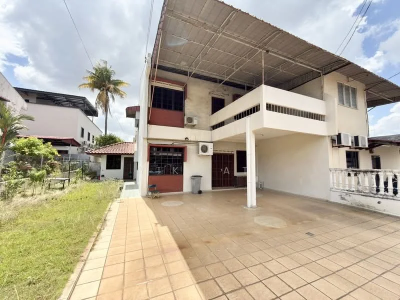 Exterior type: semi-detached house; features: two-storey structure, terracotta tiled roof, exposed concrete facade, balcony on the upper floor, air conditioning units visible, paved outdoor area, manicured lawn, palm tree in the garden, fenced yard, outdoor lighting, covered porch area; style: modern.