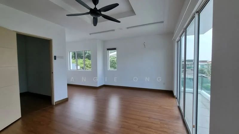 Living features: wooden flooring, white painted walls, tray ceiling, 5-blade ceiling fan, floor-to-ceiling windows, sliding glass door, natural light, view of outdoor space; style: modern; view: garden.