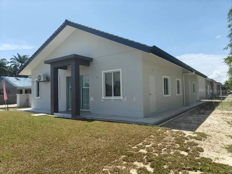 Exterior type: detached bungalow; features: light grey painted facade, flat roof, single-storey, manicured lawn, concrete pathway, air conditioning unit on wall, multiple windows, surrounded by greenery; style: modern.
