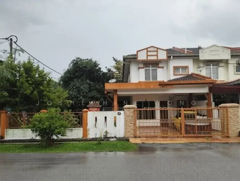 Exterior type: semi-detached house; features: cream painted facade, red tiled roof, stone cladding on lower portion, front porch with railing, manicured lawn, mature trees in garden, paved driveway, gated entry, decorative fence, two-storey structure, balcony on upper floor; style: modern.