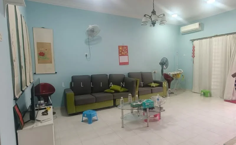 Living features: 3-seater fabric sofa in grey and green, glass coffee table, wall-mounted TV, ceiling fan, recessed downlights, white walls, tile flooring, curtains, decorative wall art, air conditioning unit; style: modern.