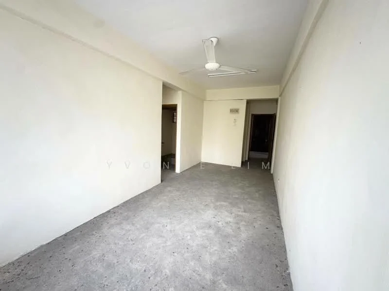 Room features: plain white walls, concrete flooring, ceiling fan; style: minimalist.