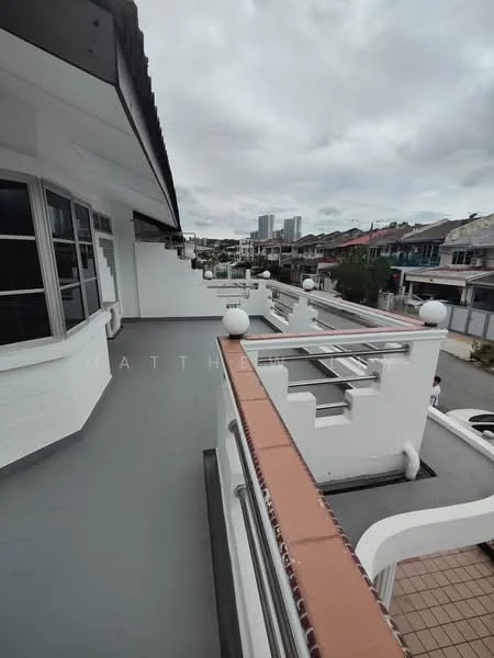 Exterior type: linked terrace house; features: white painted facade, flat roof, balcony with railing, paved walkway, surrounded by residential buildings, city skyline in background; style: modern.