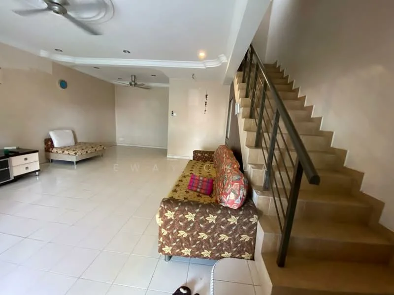 Living features: white painted walls, ceramic tile flooring, tray ceiling, 5-blade ceiling fan, sofa with floral pattern, coffee table, TV console, staircase with metal railing, natural light from windows, decorative cushions, open layout; style: modern.