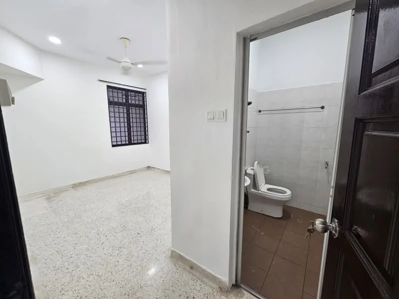 Room features: white painted walls, polished concrete flooring, ceiling fan, window with black grille, bathroom with tiled walls, toilet, sink, shower area, towel rail; style: minimalist.