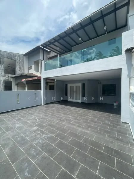 Exterior type: linked terrace house; features: grey tiled flooring, glass balcony railing, overhanging roof, exposed concrete wall, manicured garden area, large sliding glass doors, outdoor lighting fixtures, covered porch area; style: modern.