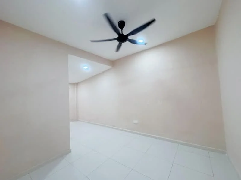 Room features: light-colored painted walls, white tiled flooring, ceiling fan, recessed ceiling lights; style: modern.