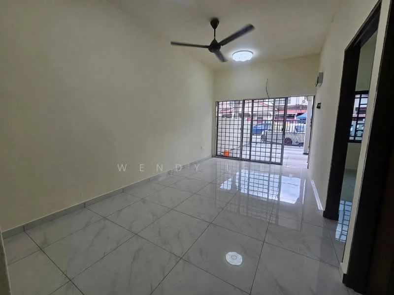 Living features: white painted walls, marble tile flooring, 5-blade ceiling fan, recessed downlights, sliding glass door, grille security door, large window, natural light; style: modern.