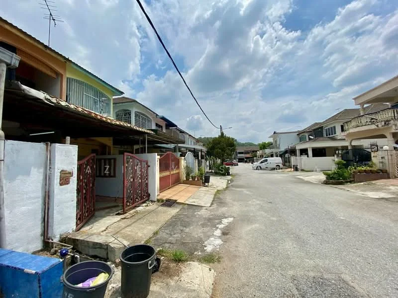 Exterior type: linked terrace house; features: residential street view, paved walkway, front gates, driveway, multiple houses visible, greenery along the street, utility bins, overhead power lines; style: modern.