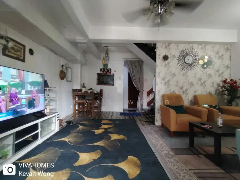 Living features: 3-seater fabric sofa in orange, coffee table, TV console with wall-mounted TV, area rug with floral pattern, ceiling fan, decorative wall clock, wall-mounted mirror, decorative plants in ceramic pots, wooden flooring, wall with floral wallpaper, white painted walls, dining table for 4, open layout; style: contemporary.