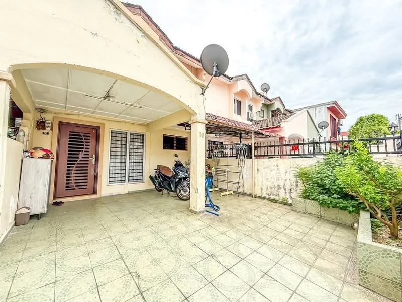 Exterior type: linked terrace house; features: covered car porch, tiled flooring, motorcycle parked, metal gate, fence surrounding property, satellite dishes on roof, exterior wall with paint, garden area with low wall; style: modern.