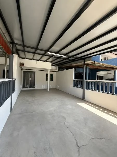 Room features: concrete flooring, metal roof, white painted walls, exposed beams, overhead lighting, open layout, balustrade with vertical railings, large open space; style: modern.