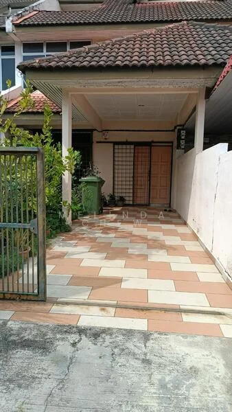 Exterior type: linked terrace house; features: paved walkway with alternating tiles, green waste bin, double wooden doors, fenced entrance, manicured shrubs, roof overhang, brick facade, front garden area; style: modern.
