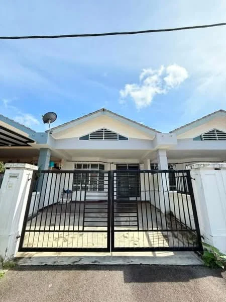 Exterior type: linked terrace house; features: white painted facade, pitched tile roof, black metal gate, paved driveway, front porch area, windows with grilles, satellite dish, landscaped front yard, two-tone wall design, gutter system, clear blue sky; style: modern.