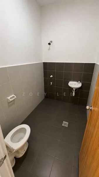Bathroom features: white toilet, chrome faucet, shower head, grey tiled walls, white tiled walls, dark grey floor tiles, toilet paper holder, drain in floor; style: modern.
