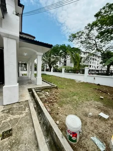 Exterior type: linked terrace house; features: white painted facade, covered porch area, manicured lawn, paved walkway, fenced perimeter, mature trees, adjacent residential buildings, open sky, landscaped garden area; style: modern.