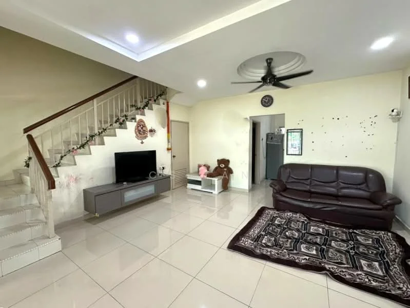 Living features: 3-seater leather sofa in brown, coffee table, TV console, wall-mounted TV, area rug with geometric pattern, white painted walls, polished tile flooring, ceiling fan, recessed downlights, staircase with wooden railing, decorative wall accents; style: modern.