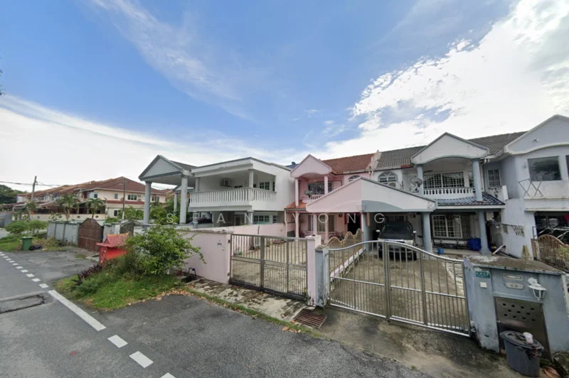 Exterior type: linked terrace house; features: two-storey linked terrace, white painted facade, pink accent walls, balconies on upper floor, gated entrance, manicured front garden, paved driveway, surrounded by residential area, clear blue sky, street view with road markings; style: modern.