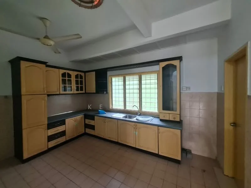 Kitchen features: wooden cabinetry in light brown, black countertop, single-bowl stainless-steel sink, chrome faucet, built-in oven, 4-burner gas hob, ceramic tile backsplash, window with grid pattern, ceiling fan, tile flooring in beige, light fixture with pendant, open shelving, space for refrigerator; style: traditional.