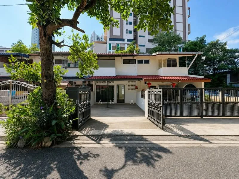 Exterior type: detached bungalow; features: white painted facade, red tiled roof, manicured lawn, mature trees, paved driveway, fenced perimeter, gated entrance, front porch, balcony on upper level, surrounded by greenery; style: modern.