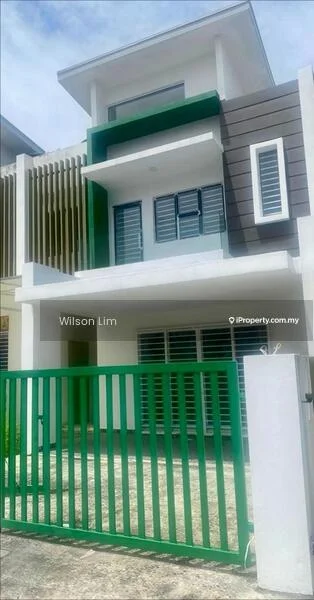 Exterior type: semi-detached house; features: green painted facade, horizontal wooden slats, white walls, sliding windows, gated entrance, concrete driveway, two-storey structure, flat roof, front garden area; style: modern.