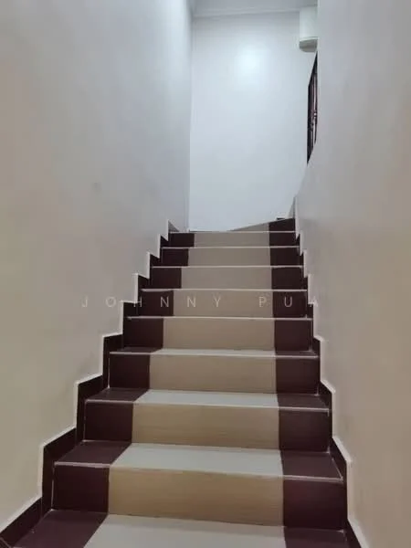 Room features: staircase with alternating dark and light steps, white painted walls, ceiling with recessed lighting, handrail on one side; style: modern.