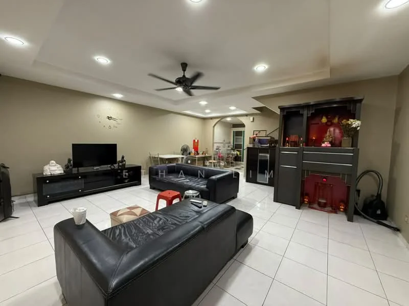 Living features: black leather sectional sofa, coffee table, TV console, wall-mounted TV, recessed downlights, ceiling fan, white tiled flooring, decorative wall with artwork, open layout to dining area, decorative shelf with ornaments; style: modern.