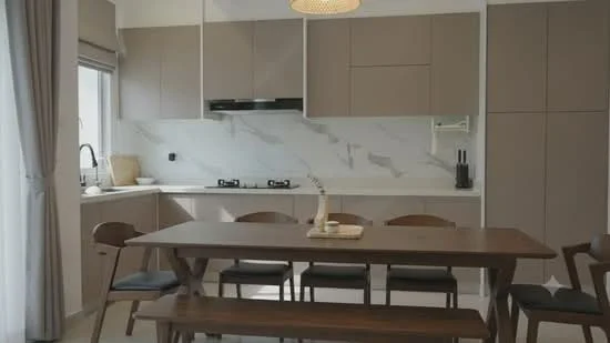 Kitchen features: light brown cabinetry, white marble backsplash, built-in gas hob, stainless-steel range hood, single-bowl stainless-steel sink, chrome pull-down faucet, dining table with wooden surface, wooden bench seating, upholstered dining chairs, large window for natural light, neutral wall color, tile flooring; style: modern.