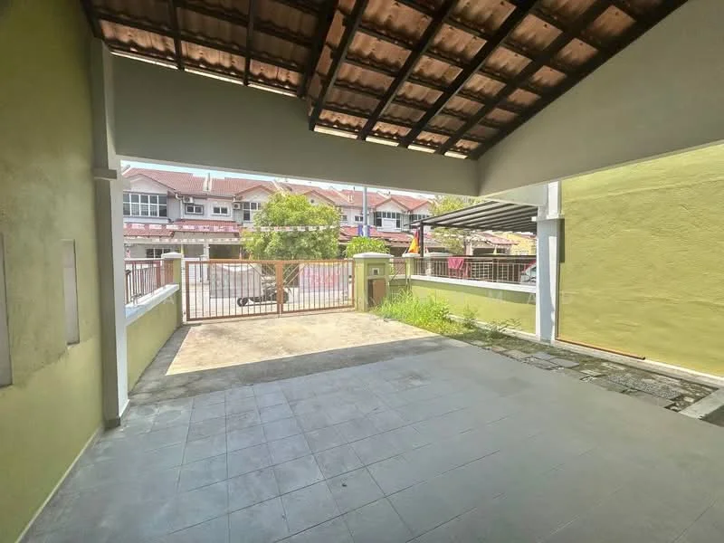Exterior type: linked terrace house; features: covered porch area, green painted walls, slate stone paving, manicured lawn, fenced yard, metal roof, open space, surrounded by residential buildings; style: modern.