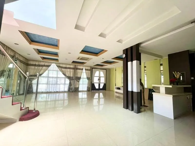 Living features: white painted walls, cream tiled flooring, tray ceiling with blue accents, large windows with sheer curtains, staircase with carpeted steps, open layout, built-in cabinetry, recessed lighting; style: modern.