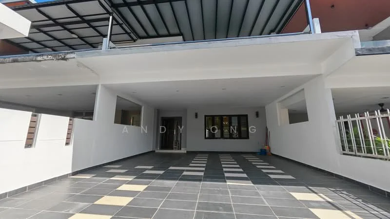 Exterior type: linked terrace house; features: flat roof, white painted facade, black and white tiled flooring, covered porch area, exposed beams, large windows, manicured landscaping, open space, security grille, outdoor lighting; style: modern.