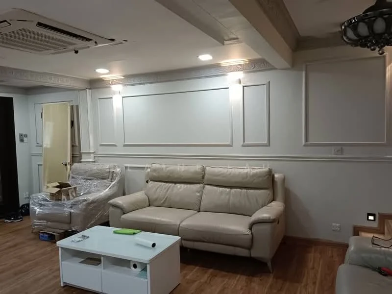 Living features: cream leather sofa, 2-seater sofa, coffee table, wooden flooring, white painted walls with decorative moulding, recessed downlights, wall-mounted light fixtures, air conditioning unit; style: modern.