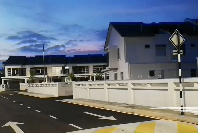 Exterior type: linked terrace house; features: white painted facade, flat roof, two-storey building, manicured lawn, paved walkway, street lighting, surrounded by greenery, driveway, fenced perimeter, parking spaces; style: modern.