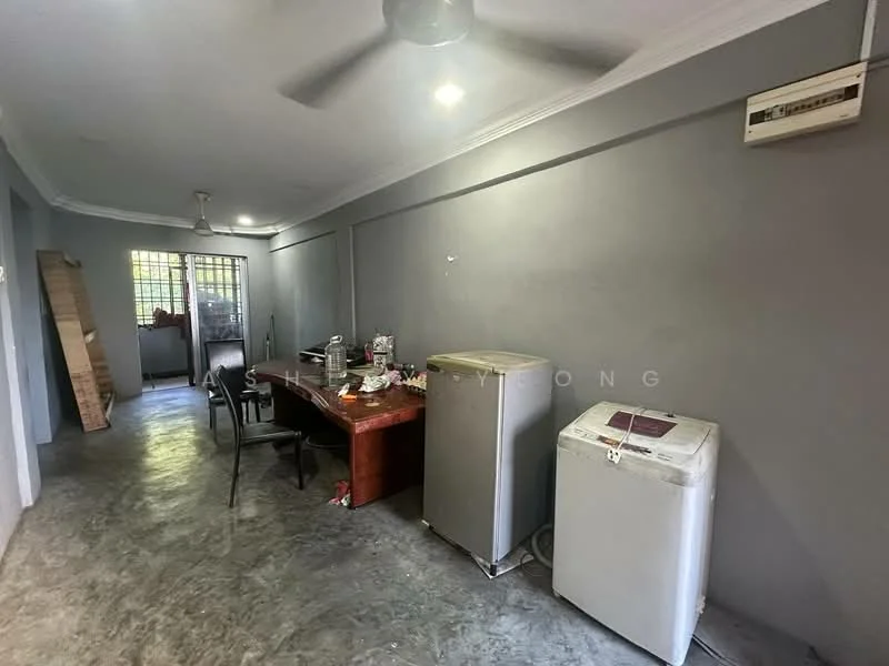Room features: grey painted walls, polished concrete flooring, ceiling fan, 1 wall-mounted split AC, wooden dining table, black dining chairs, stainless-steel fridge, top-load washing machine, window with security bars; style: modern.