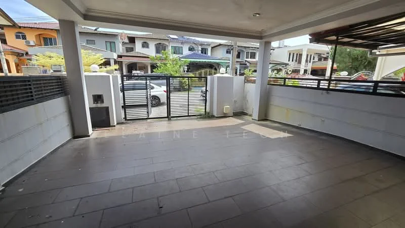 Exterior type: linked terrace house; features: paved flooring, metal gate, fenced perimeter, covered car porch, front garden area, street view, surrounded by residential houses; style: modern.