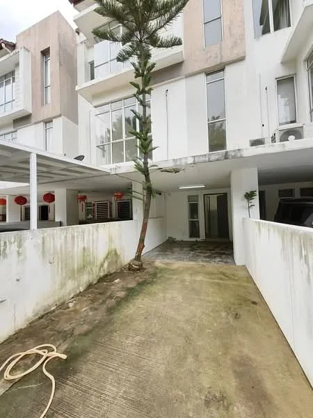 Exterior type: linked terrace house; features: white painted facade, concrete driveway, manicured landscaping, single-storey, tall pine tree, covered carport, visible air conditioning units, outdoor lighting, decorative lanterns, exposed concrete wall; style: modern.