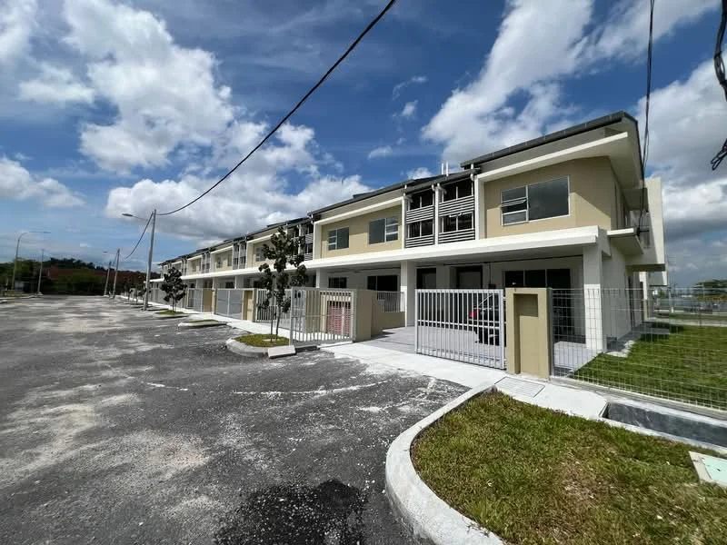 Exterior type: linked terrace house; features: cream painted facade, two-storey building, front porch area, fenced yard, manicured lawn, paved walkway, multiple windows, balconies on upper floor, parking area, surrounded by open space, clear blue sky, clouds; style: modern.