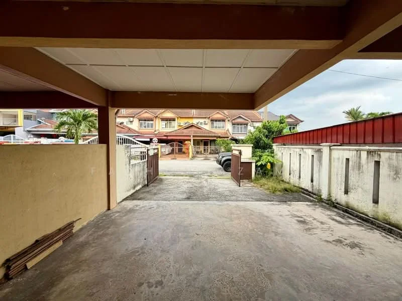 Exterior type: linked terrace house; features: concrete driveway, covered car porch, fenced perimeter, manicured lawn, paved walkway, surrounding residential area, street view, two-storey houses in background; style: modern.