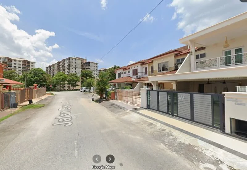 Exterior type: linked terrace house; features: two-storey linked terrace house, red tiled roof, white painted facade, front driveway with interlocking pavers, manicured lawn, palm trees, street view with residential buildings, sidewalk along the road, fenced perimeter, visible car porch, decorative balcony railings; style: modern.