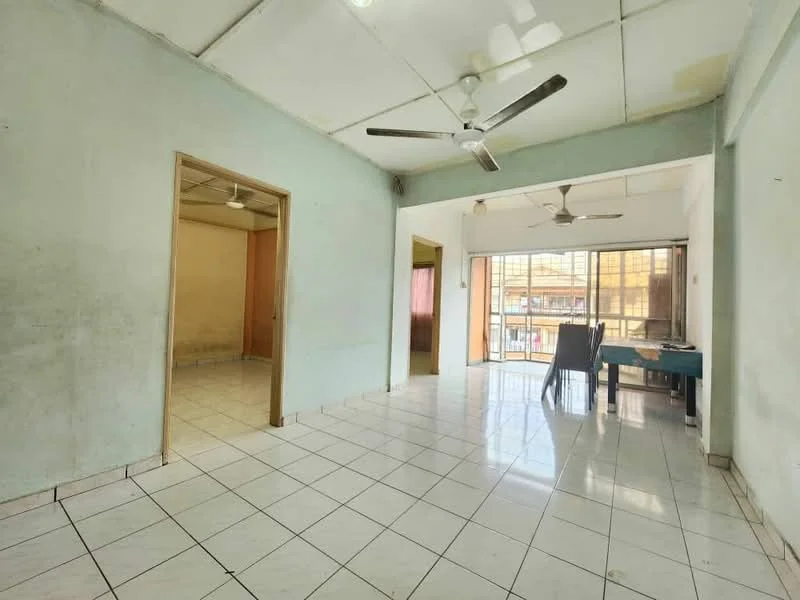 Living features: white painted walls, tile flooring, ceiling with exposed beams, 2 ceiling fans, large windows providing natural light, dining table with chairs, open layout, neutral color scheme. Room features: white painted walls, tile flooring, ceiling with exposed beams, 1 ceiling fan, doorway leading to another room.
