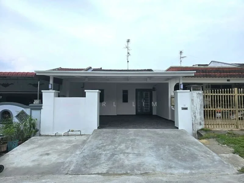 Exterior type: semi-detached house; features: white painted facade, flat roof, single-storey, concrete driveway, manicured lawn, front porch with overhang, visible antenna on roof, surrounded by fencing; style: modern.