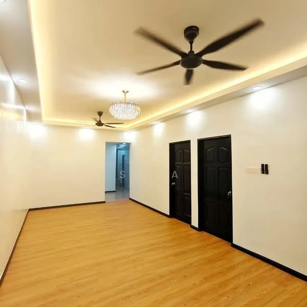 Room features: laminate flooring, white painted walls, tray ceiling with recessed lighting, chandelier, 2 ceiling fans, black doors, door handles, light switches; style: modern.