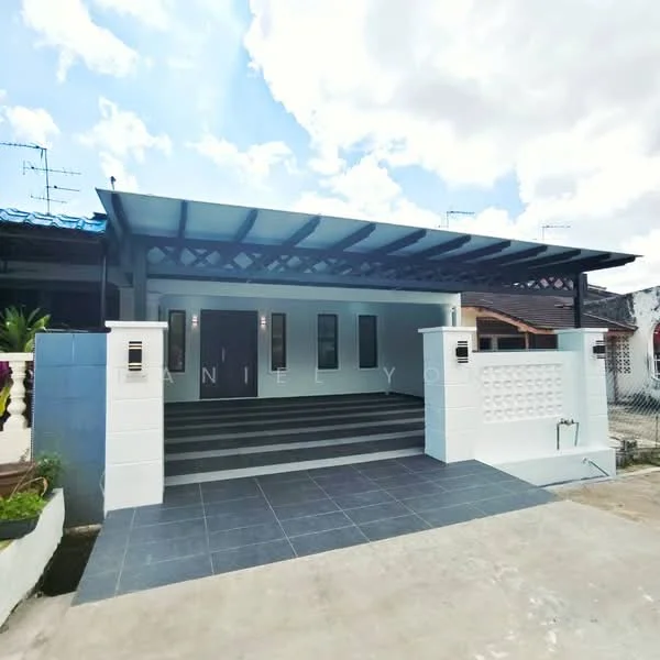 Exterior type: detached bungalow; features: white painted facade, flat roof, covered car porch, stone-paved driveway, manicured landscaping, outdoor lighting fixtures, steps leading to entrance, grey tiled flooring, decorative wall panel, multiple windows, modern architectural design; style: modern.
