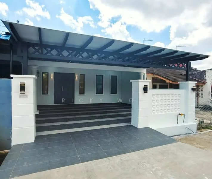Exterior type: detached bungalow; features: flat roof with overhang, white painted facade, grey tiled flooring, steps leading to entrance, multiple vertical windows, decorative wall panel, modern wall sconces, concrete boundary wall, landscaped front area; style: modern.